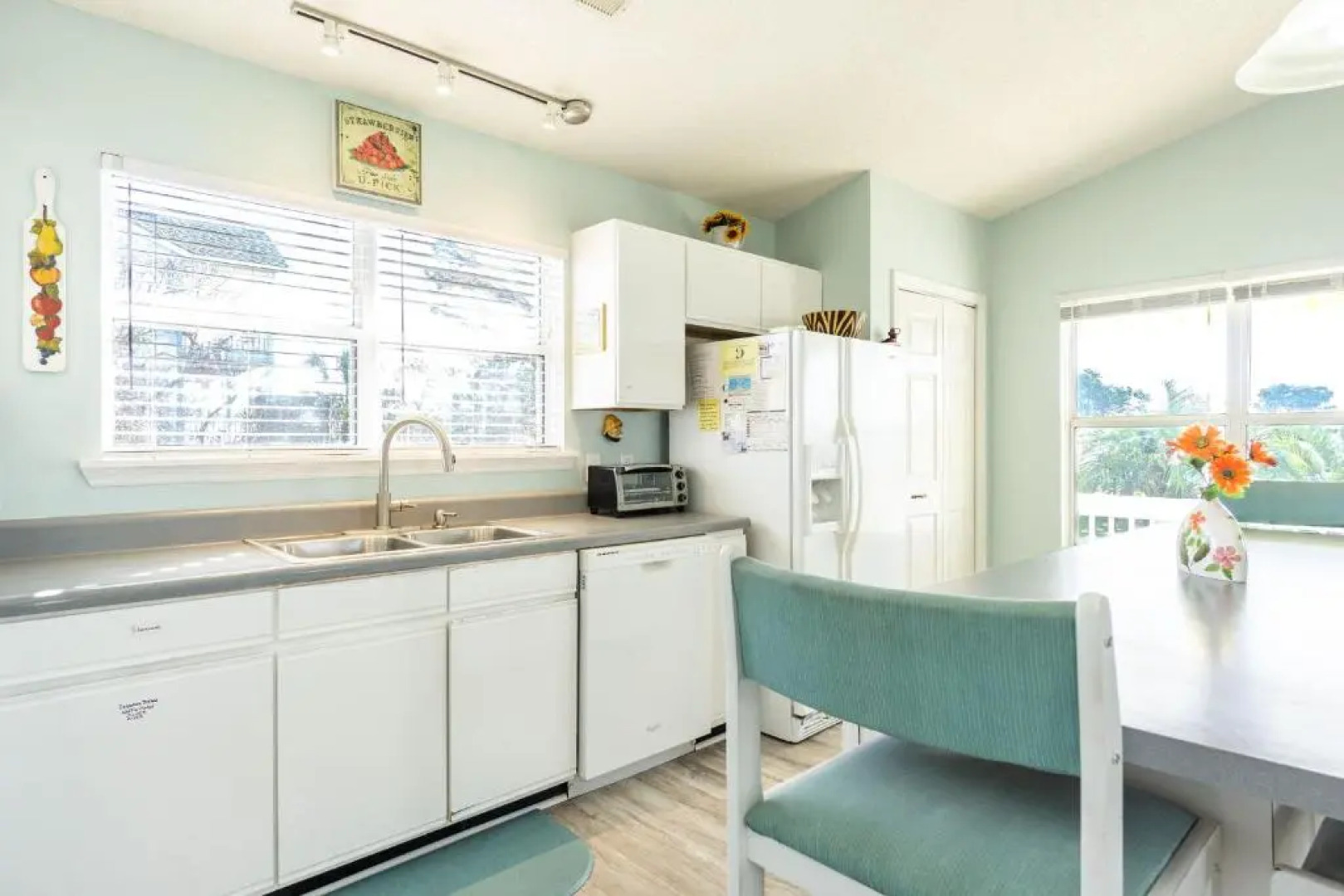 See Otter by Oak Island Accommodations