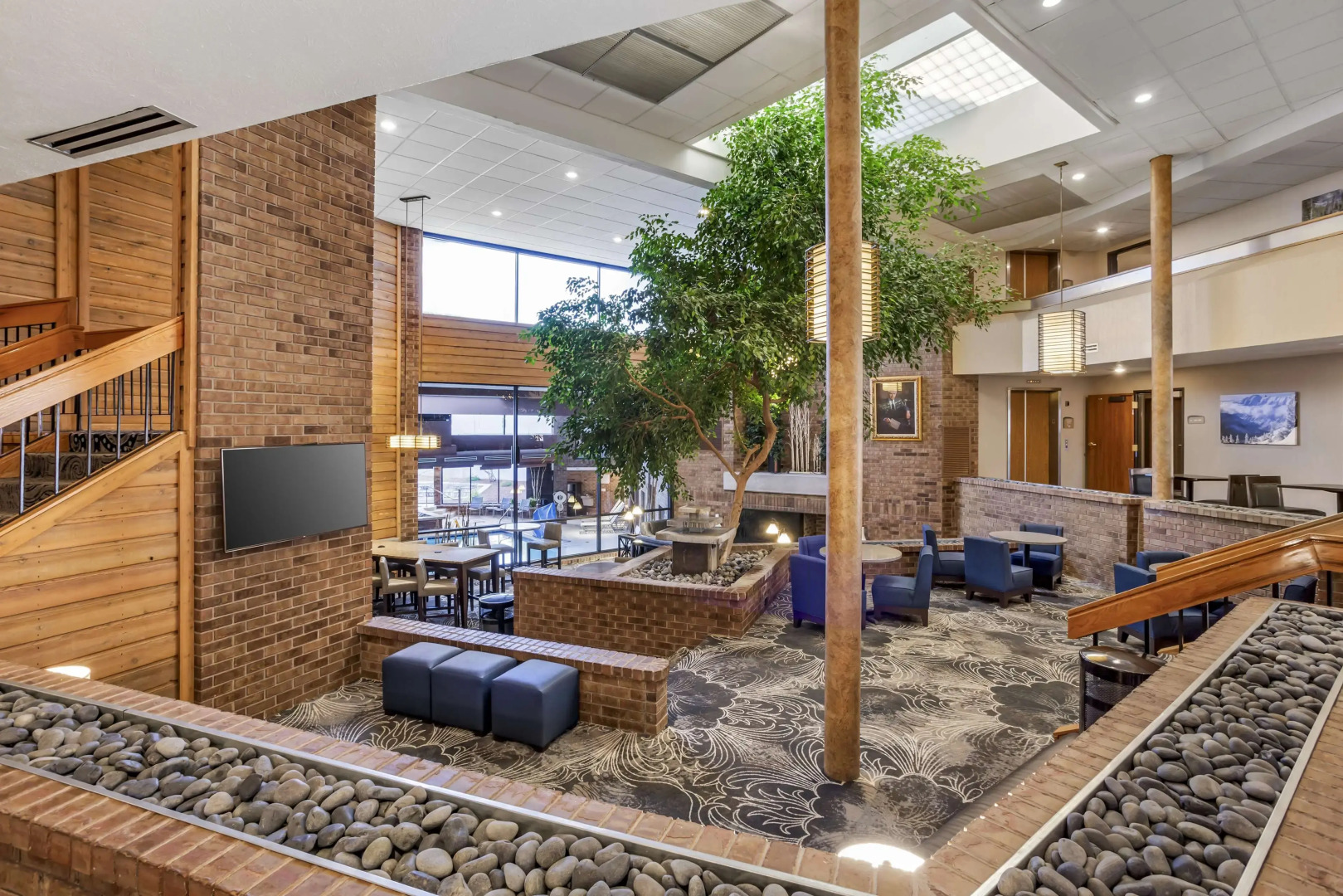 Best Western Plus Landmark Inn