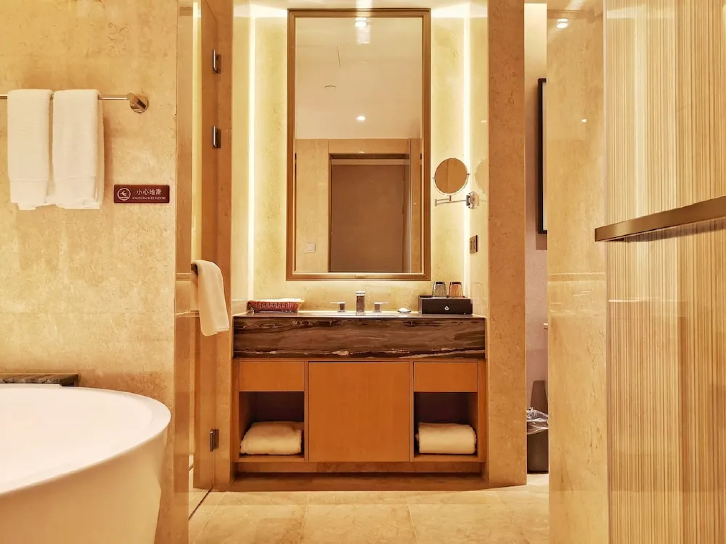 Ramada Plaza Dongxing City Center