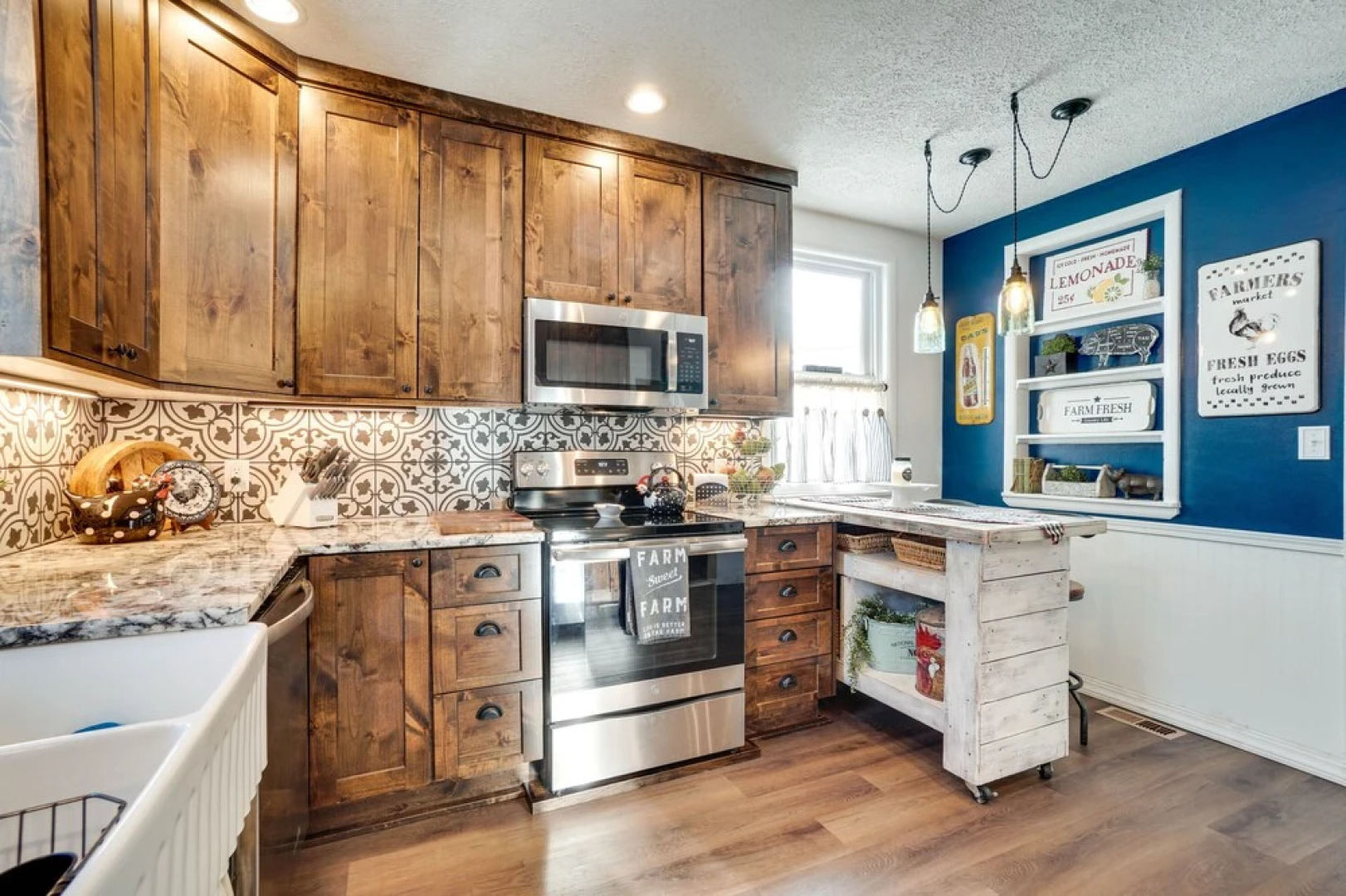 Walk to University: Dtown Laramie Home!