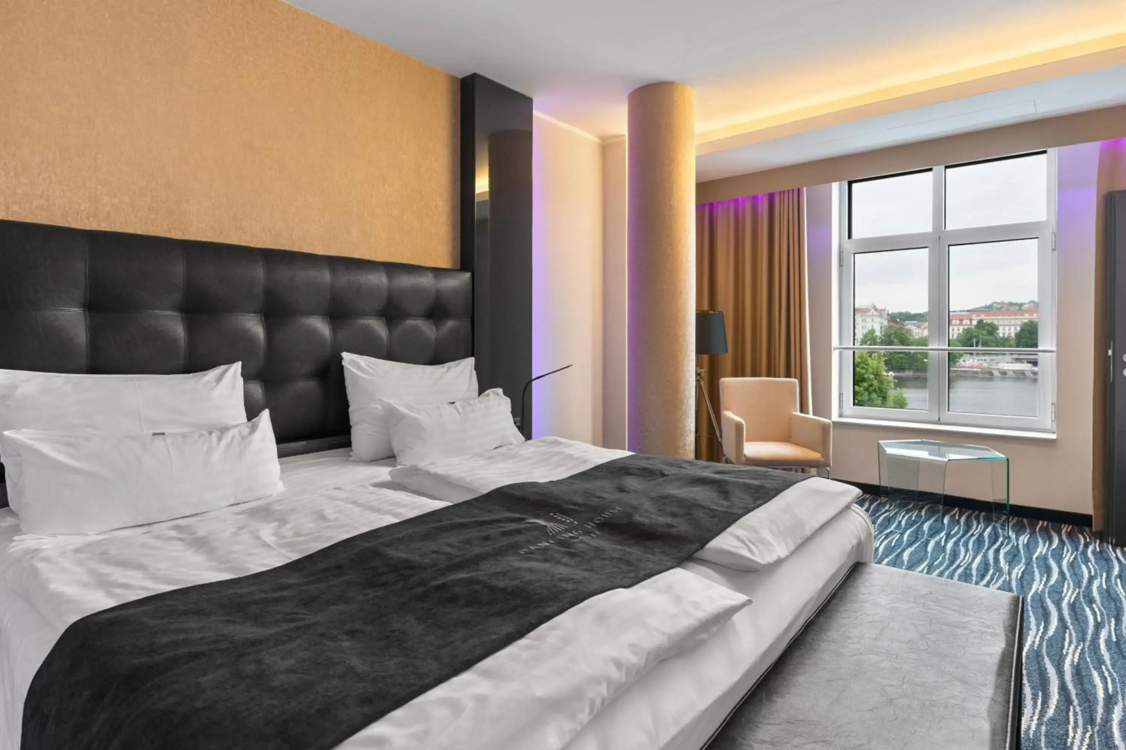 Dancing House – Tančící dům hotel