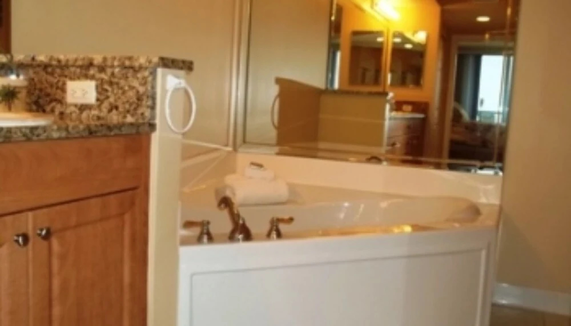 Gorgeous Ocean Views - 2 BR 2 BA - Di Mucci Twin Towers 907