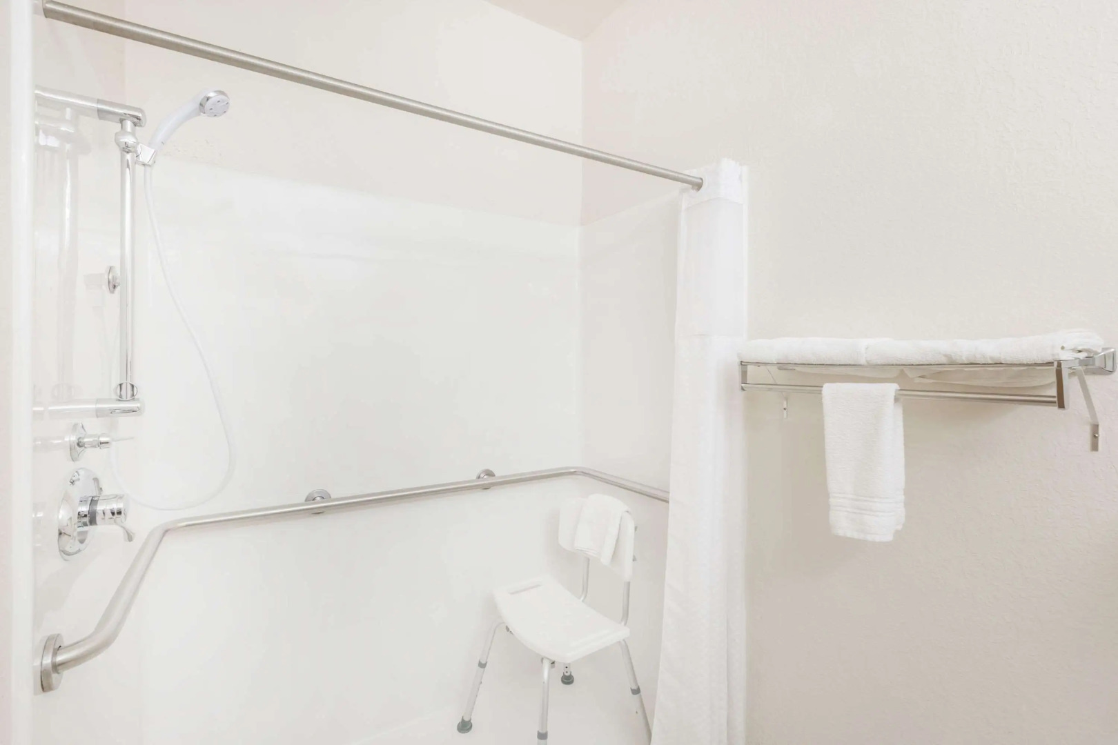 Super 8 by Wyndham Holton