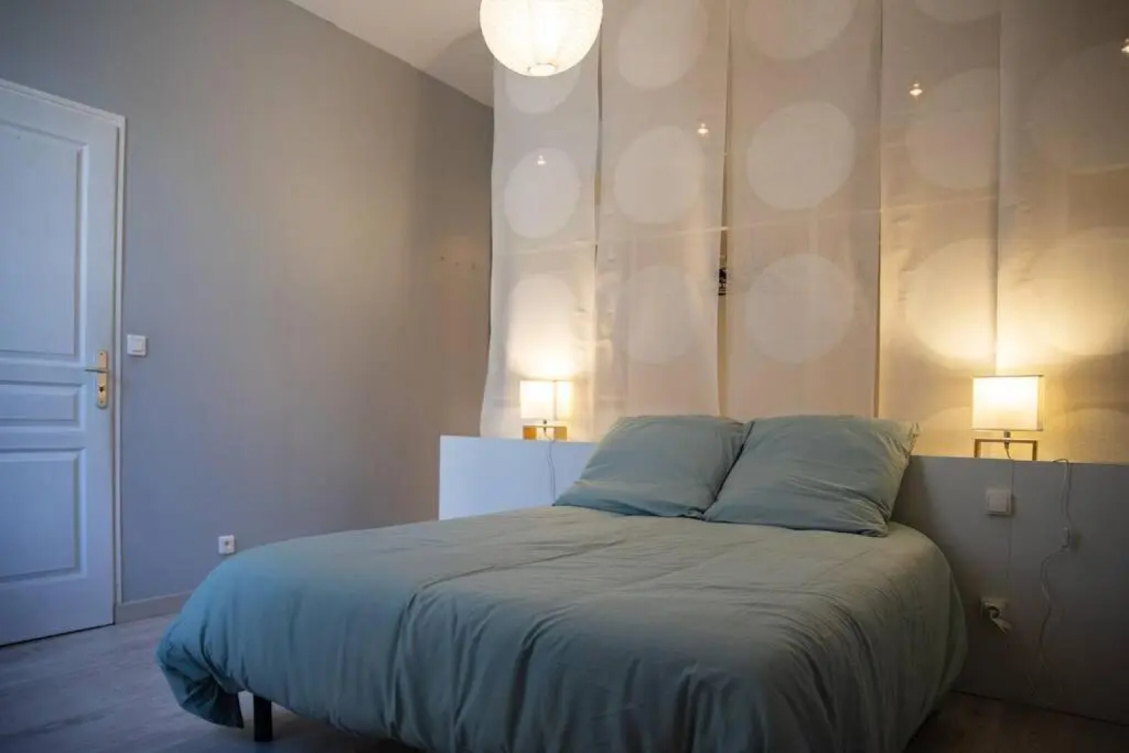 LA FONTAINE NEUVE-AVALLON-5 PERSONNES-1 CHAMBRE-3 LITS-parking-wifi