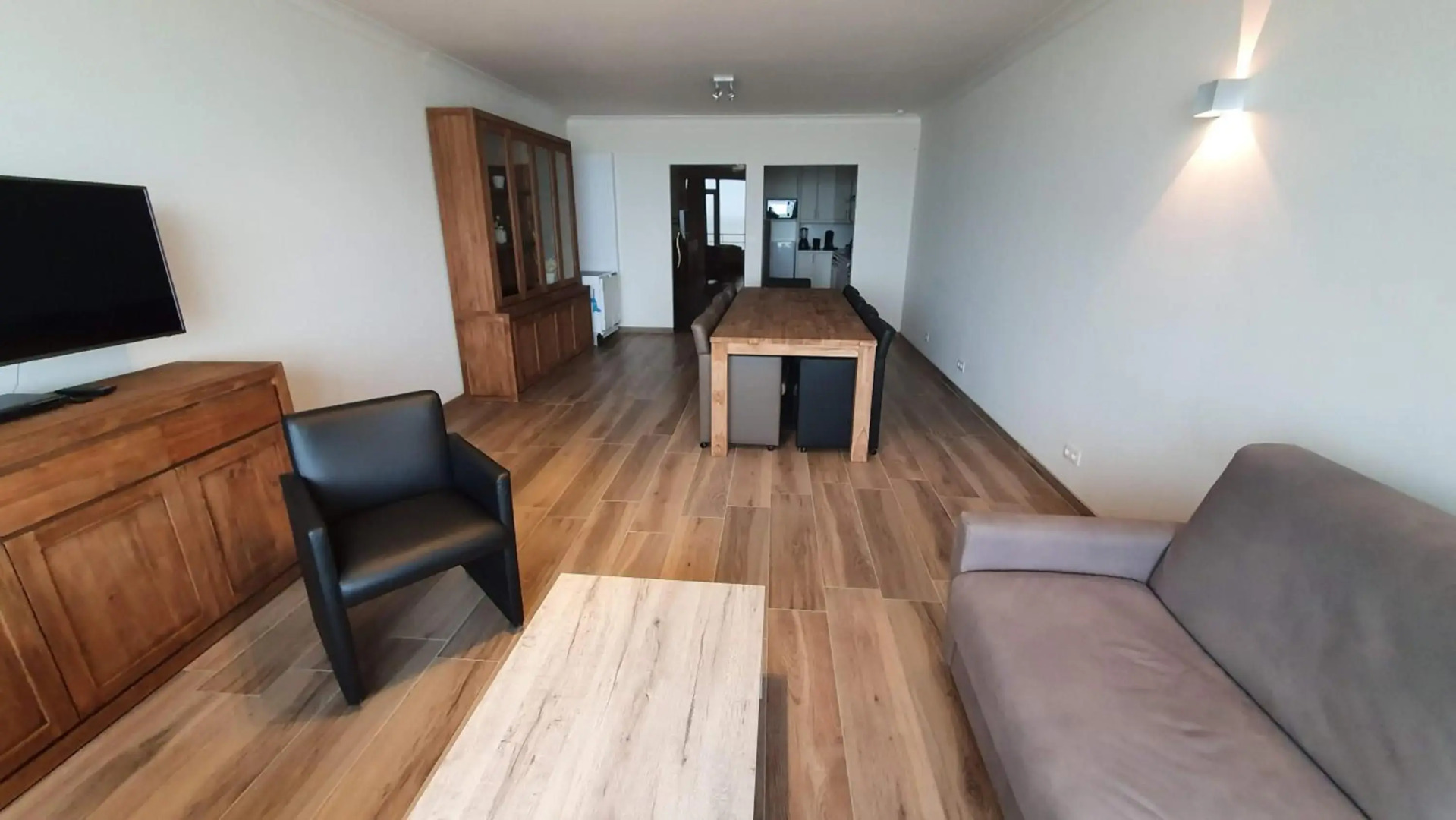 SEAVIEW very spacious apartment OOSTENDE - 10 p - Type Liège - superb seaview from the 7th floor - 2 bathrooms - beachfront