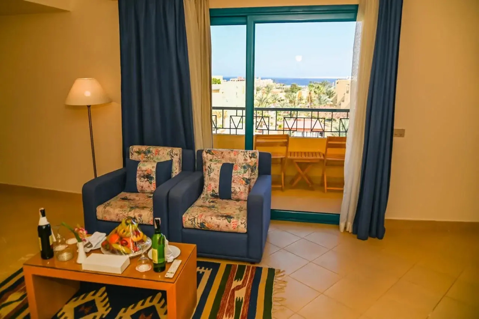 Eagles Downtown Zahabia & Beach Resort