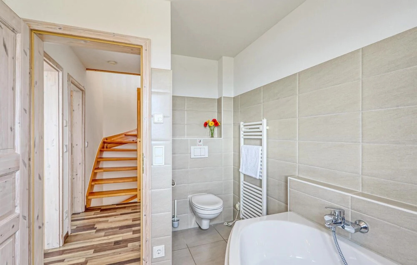 Weiße Strandvilla/56a O