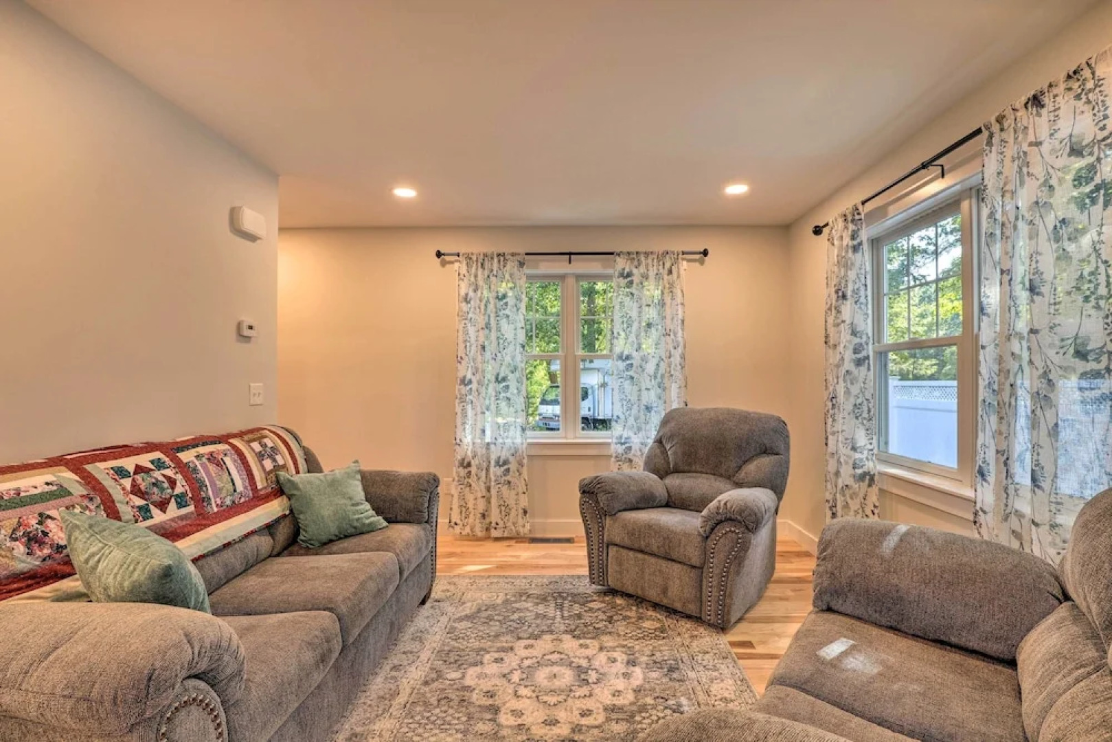 Sun-dappled Retreat - Walk to Wickaboag Lake!