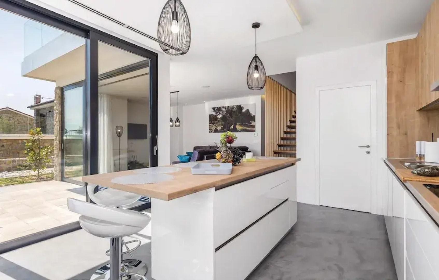 Stunning Home in Lun With 4 Bedrooms, Wifi and Outdoor Swimming Pool