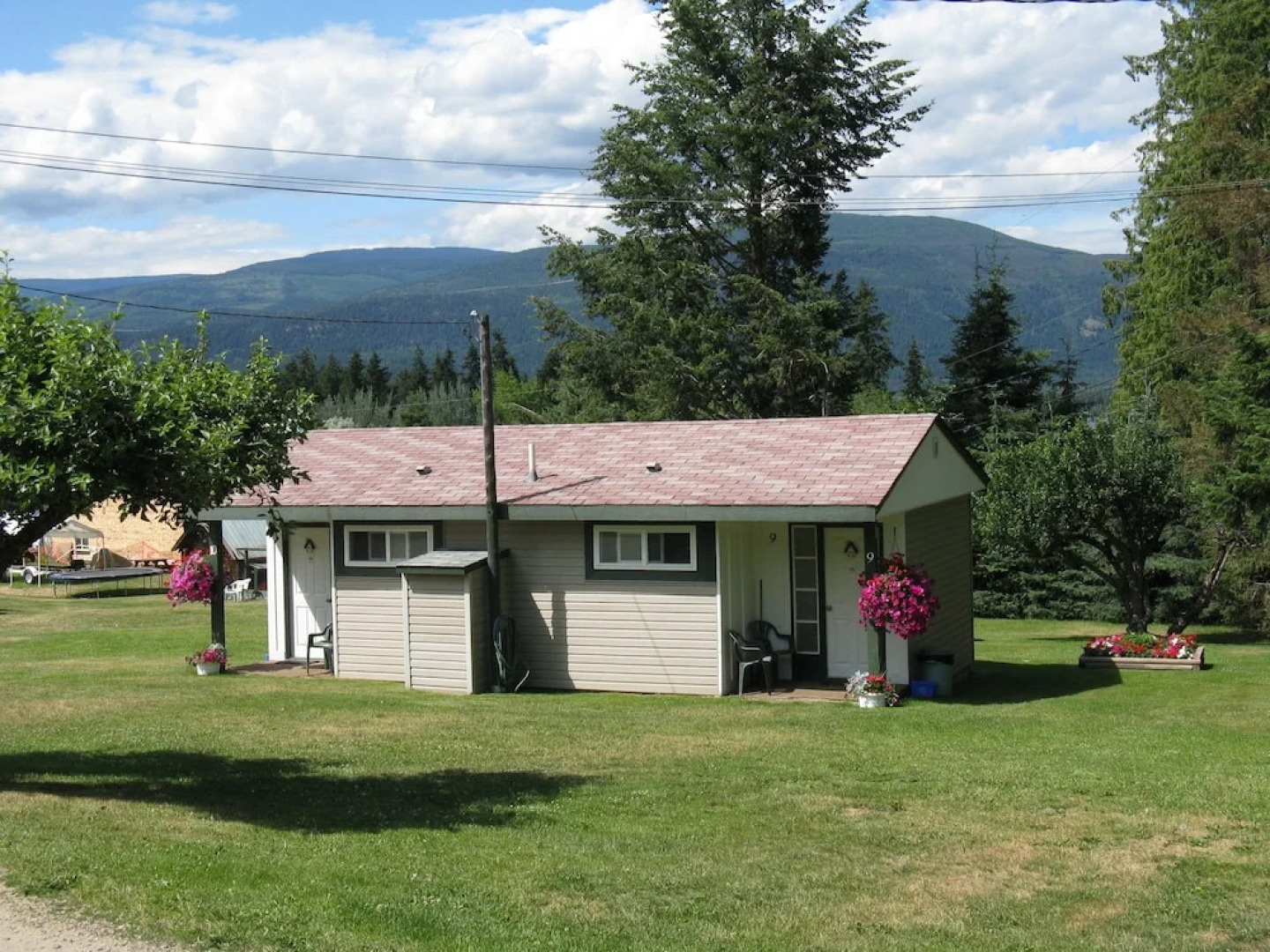 Shuswap Lake Motel & Resort