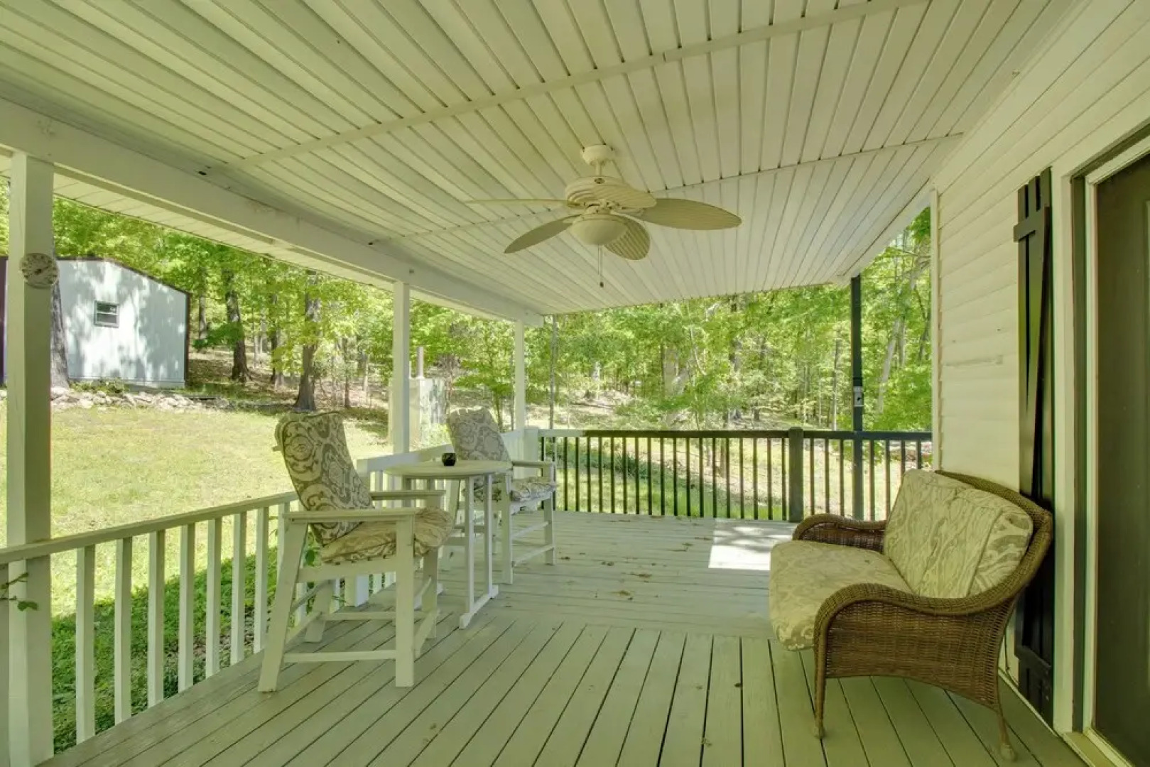 Spacious White Rivers Jewel: Fishing Haven!