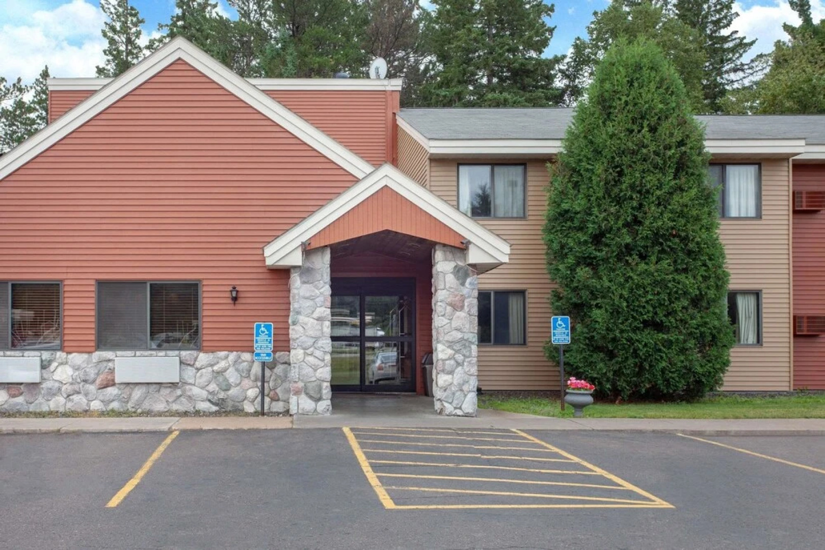 AmericInn by Wyndham Carlton