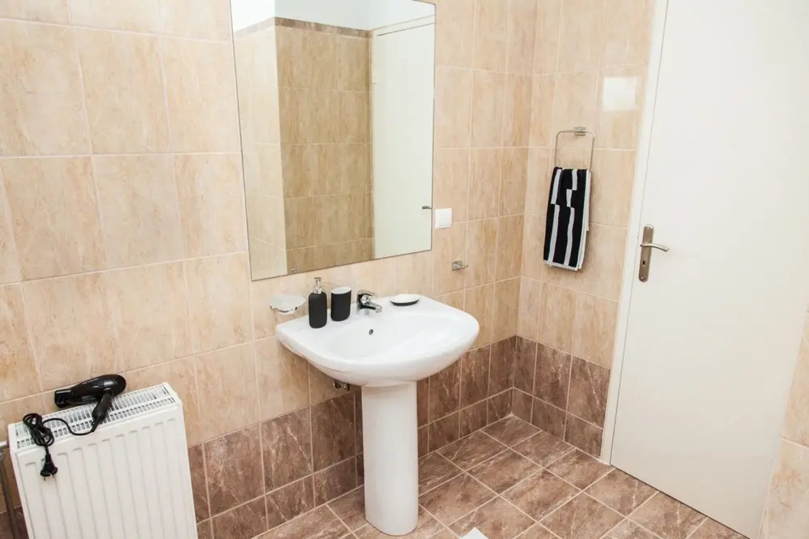 Modern Spacious APT 2BR in Rafina