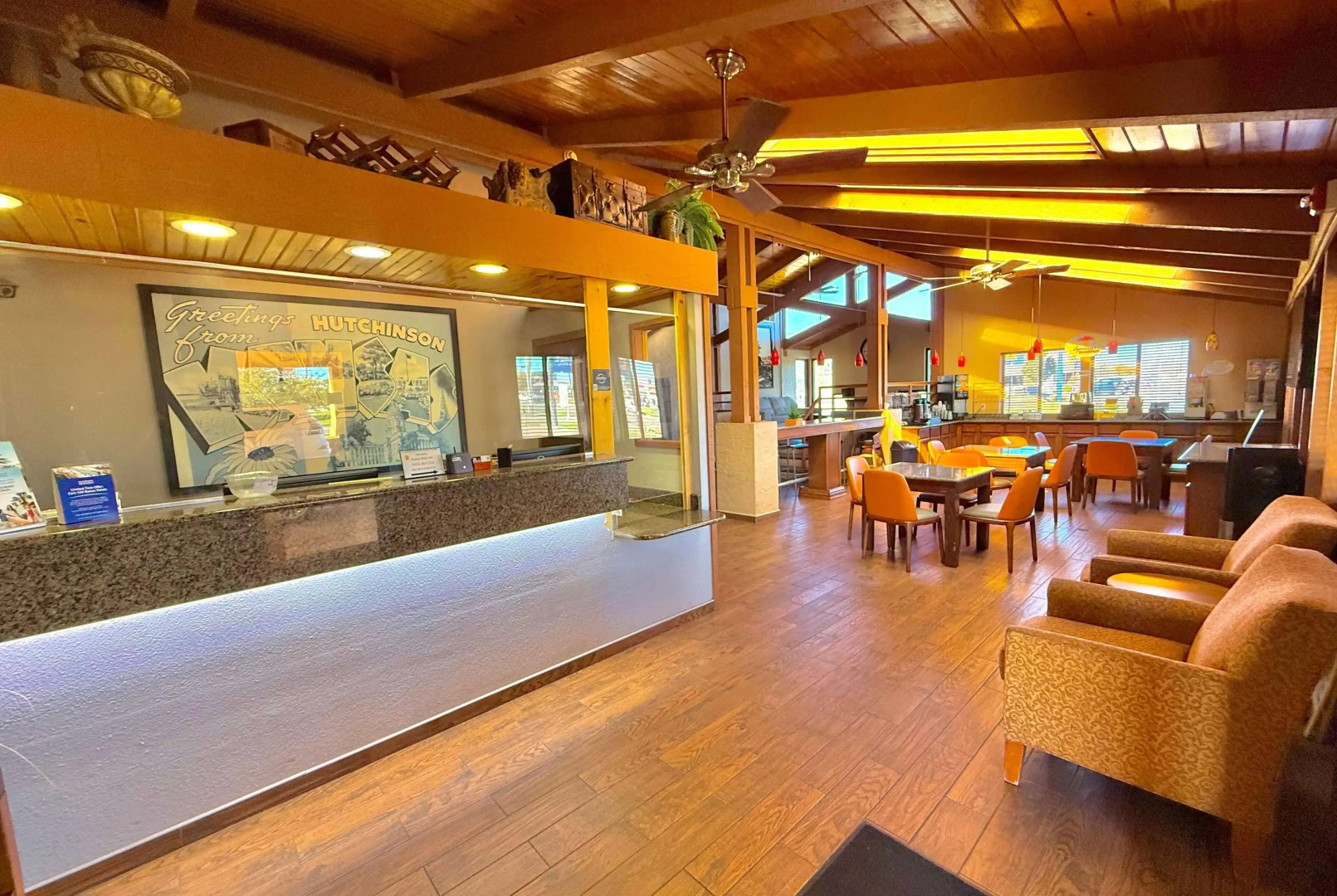 Super 8 by Wyndham Hutchinson