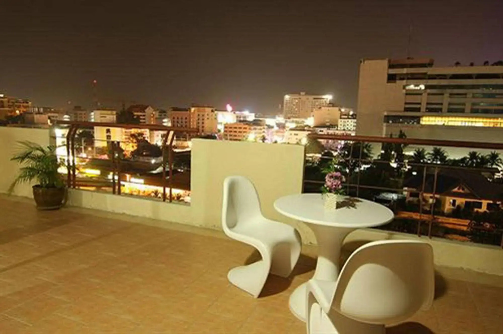 Eastiny Residence Hotel