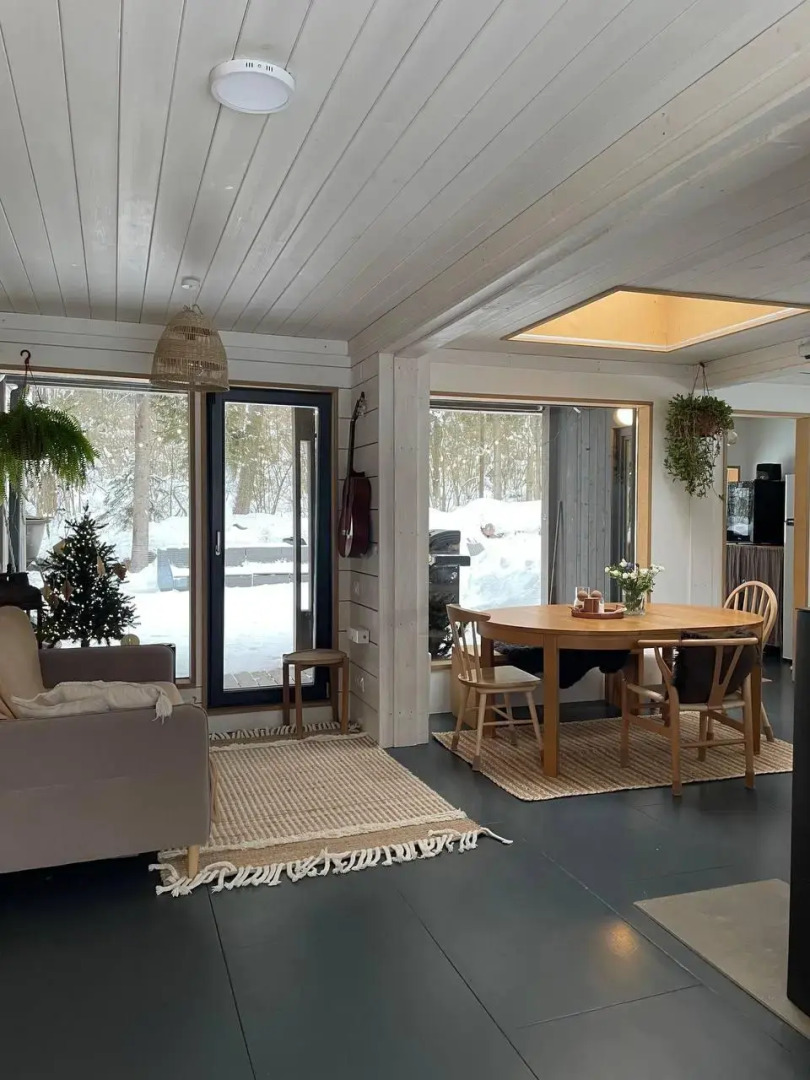 Шале в хвойном лесу