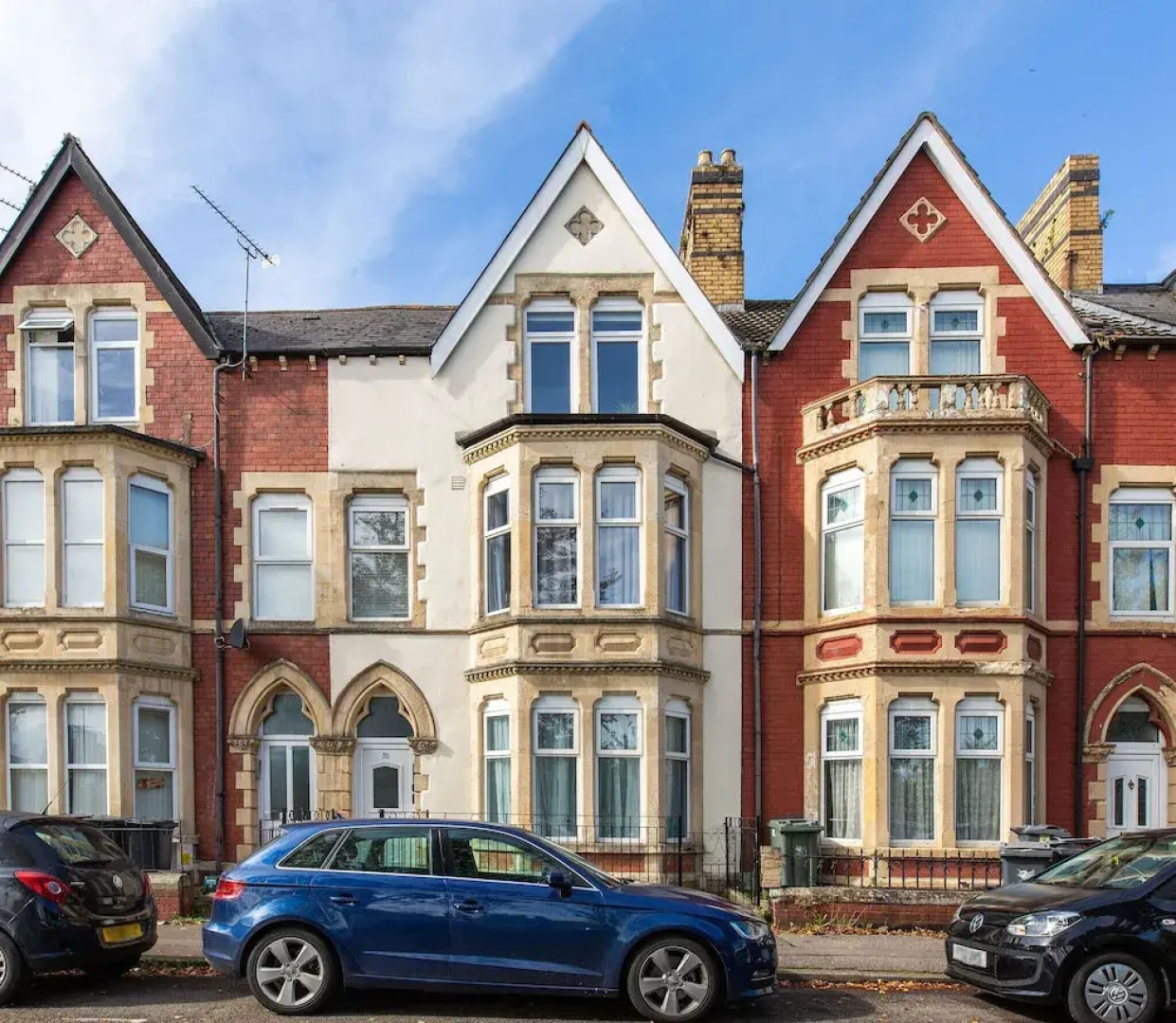 Dyzyn Living - City View City Center 5 Mins From Train Station