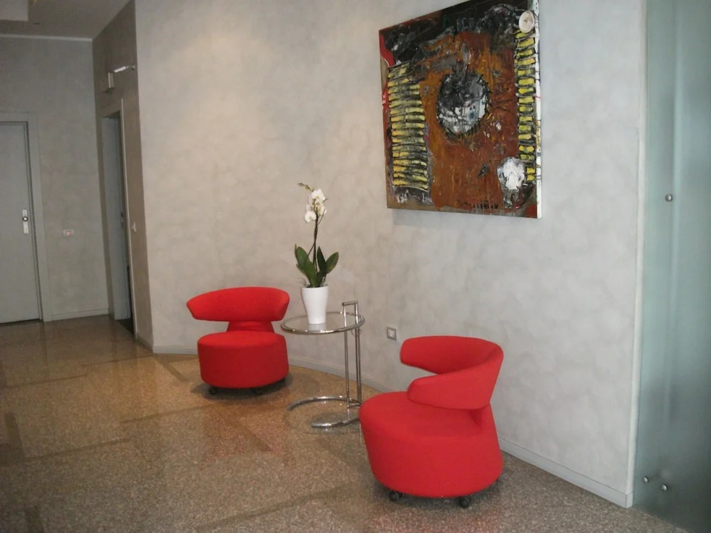 Vista Hotel & Residence