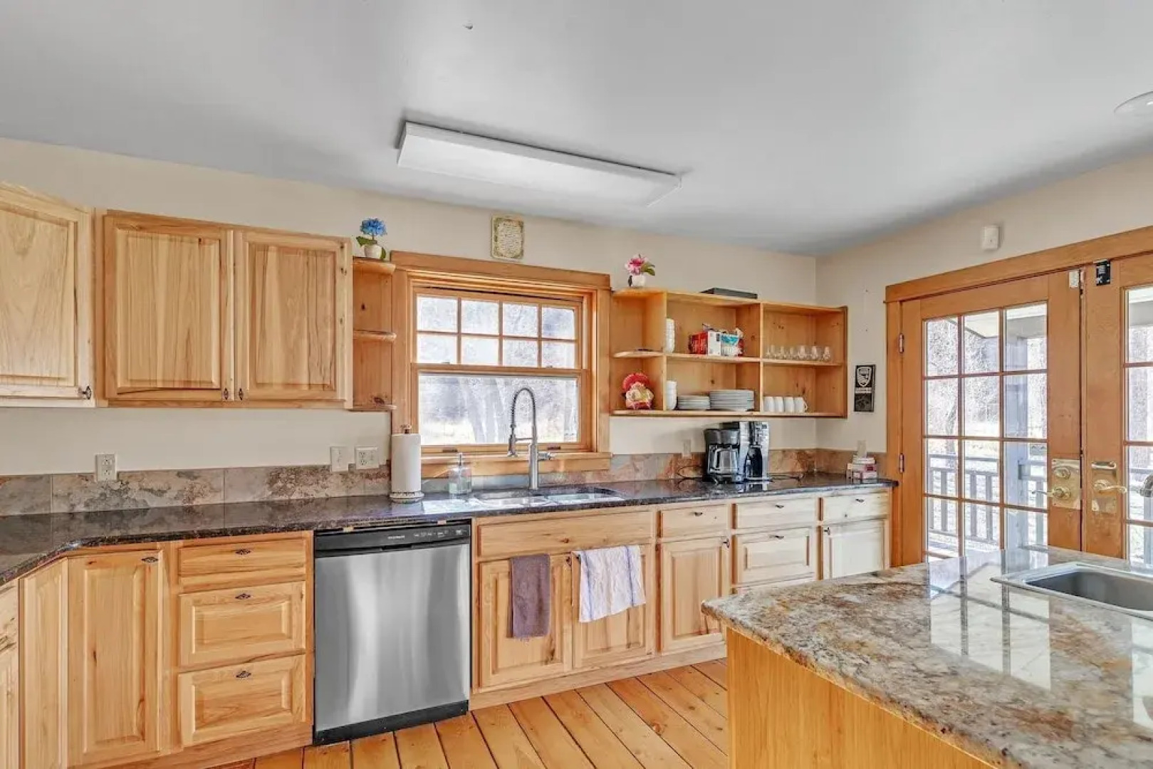 Charming Country 4br Retreat With Riverfront Views 4 Bedroom Cabin