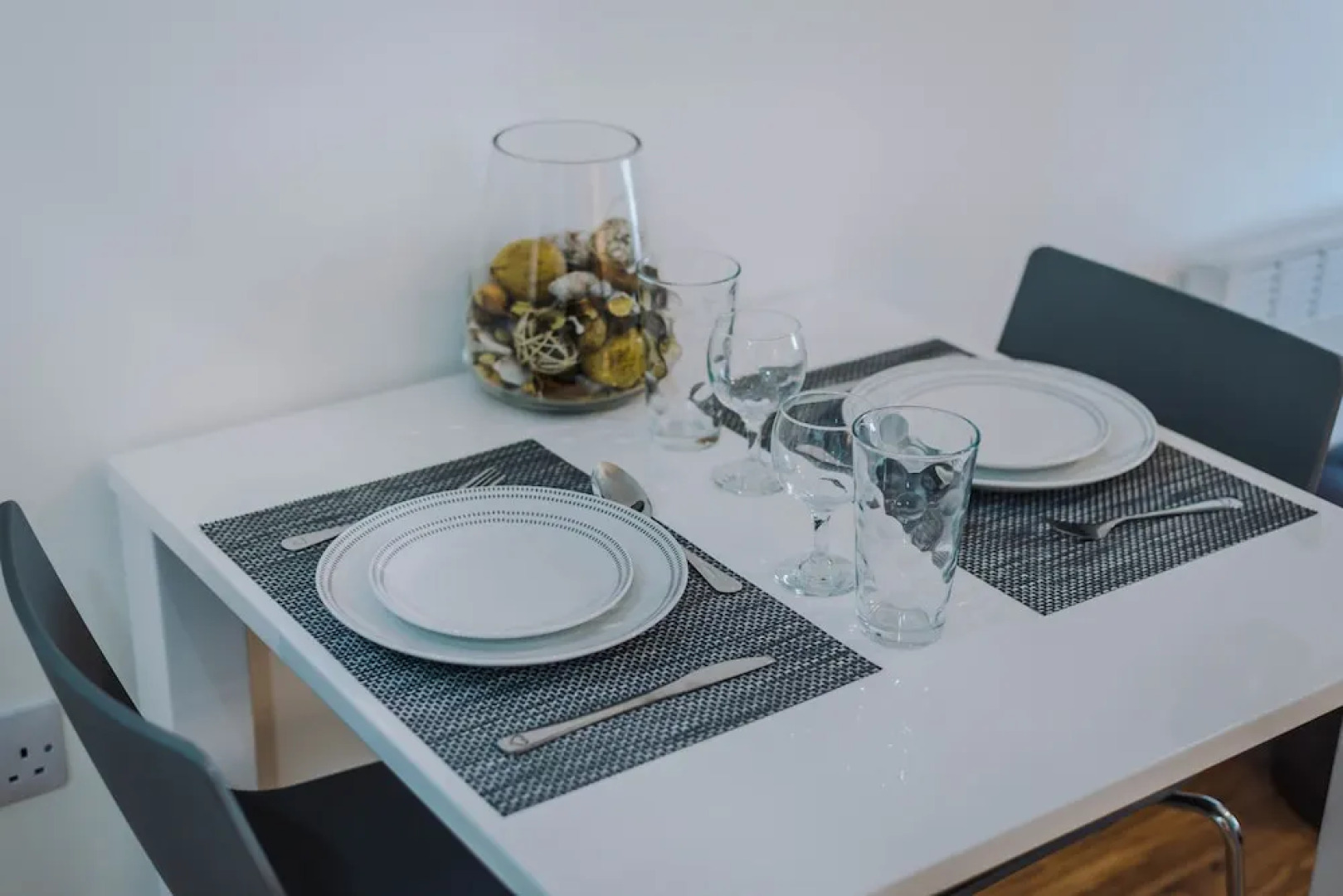 Contemporary 1 Bed Apartment Media City