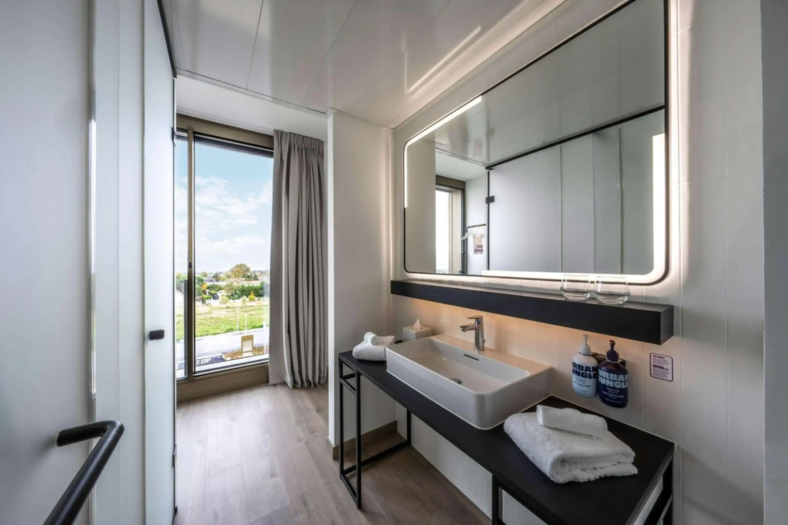 YOTEL Geneva Lake