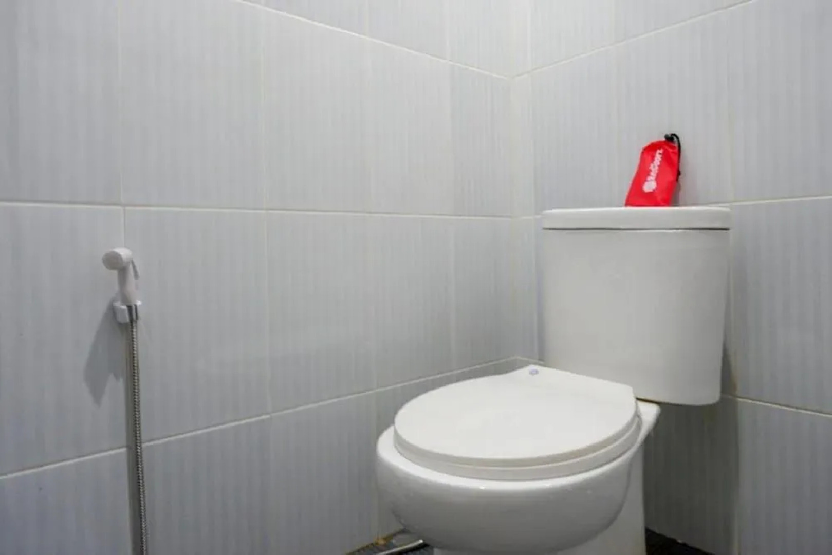 RedDoorz near Lippo Plaza Buton