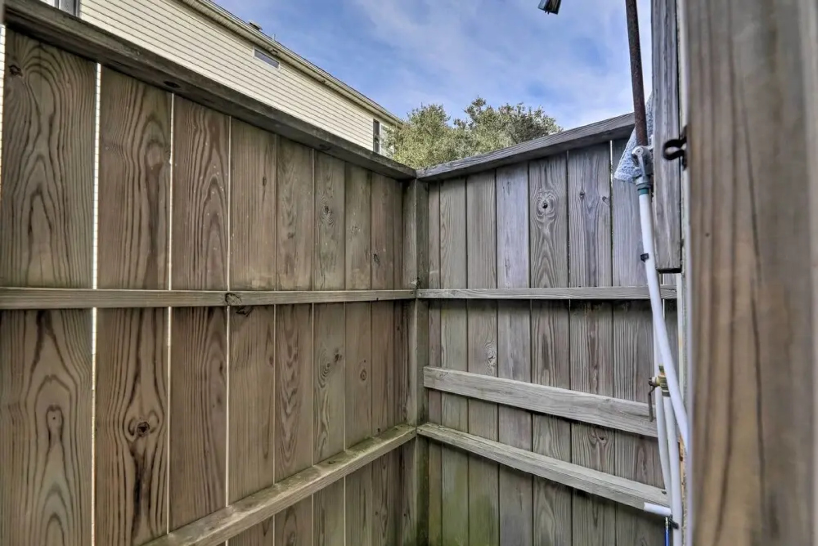 Waterfront Emerald Isle Home w/ Dock Access!