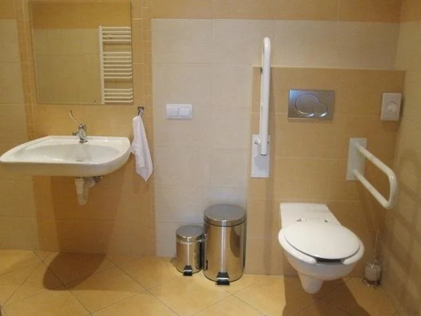 F Team Hotel