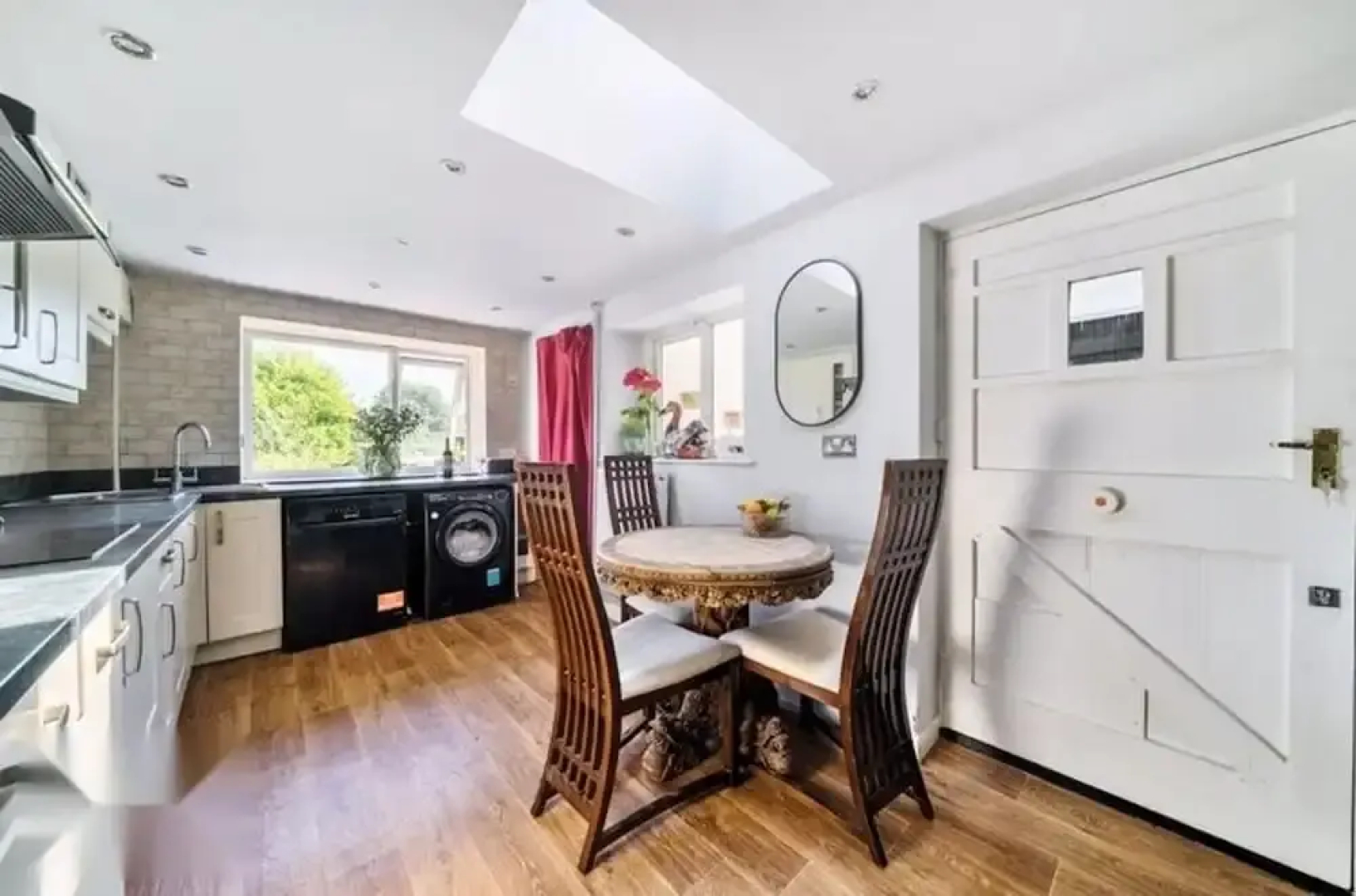 4 Bed-2 Bath-bar-pool Table-library- Xmas Venue