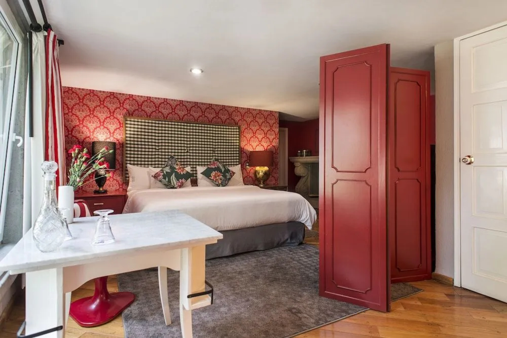 Pug Seal B&B Coyoacan