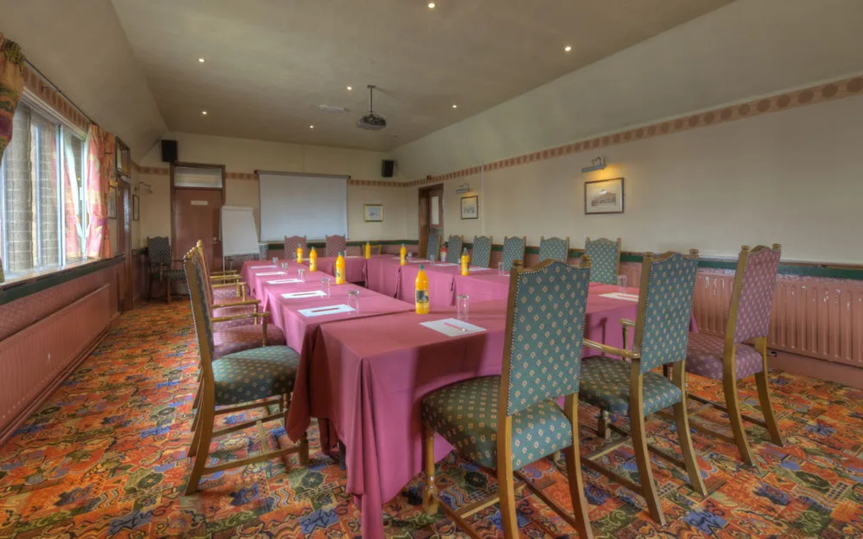 The Longshoot Hotel by Greene King Inns
