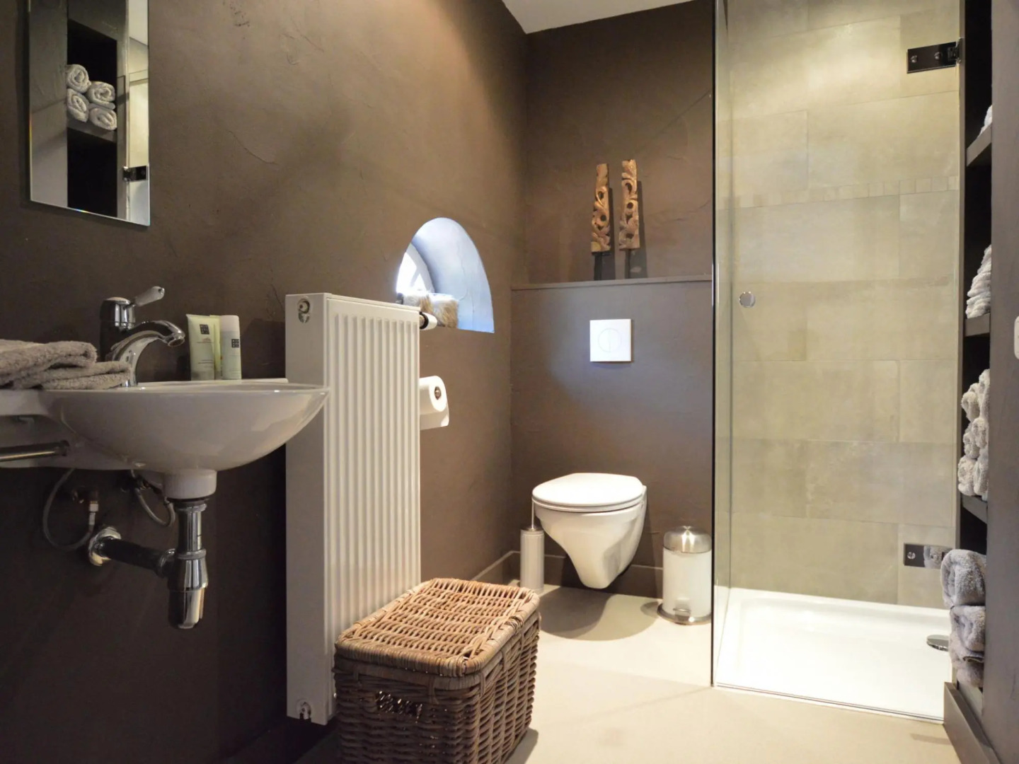 Quaint Holiday Home in Alphen-chaam With Jacuzzi