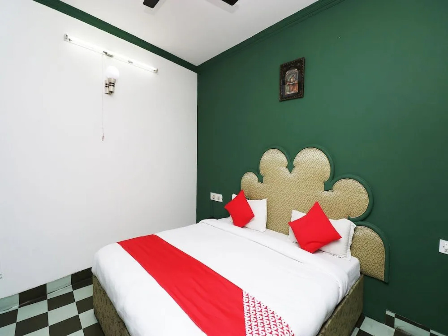 Collection O 29566 Hotel Mid Town