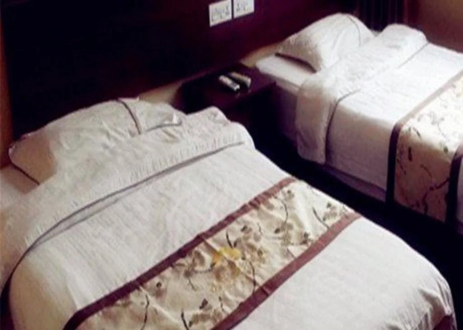 Fuyang Funan Yixuan Business Hotel