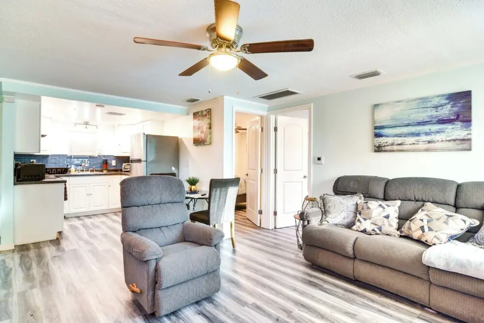 Remodeled Seminole Apt + Yard: 3 Mi to Beach!