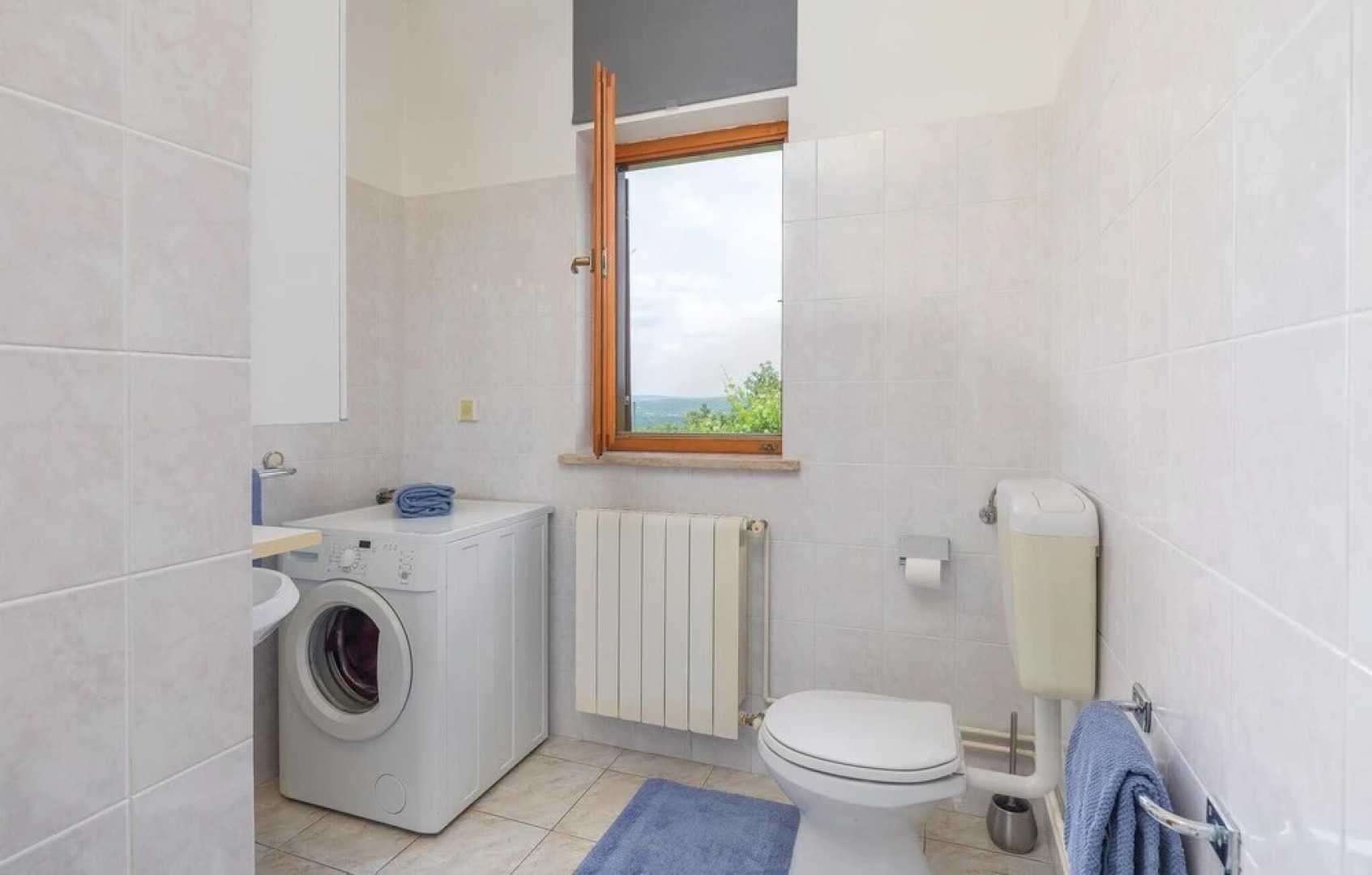 Amazing Home in Labin with WiFi, 7 Bedrooms & Hot Tub