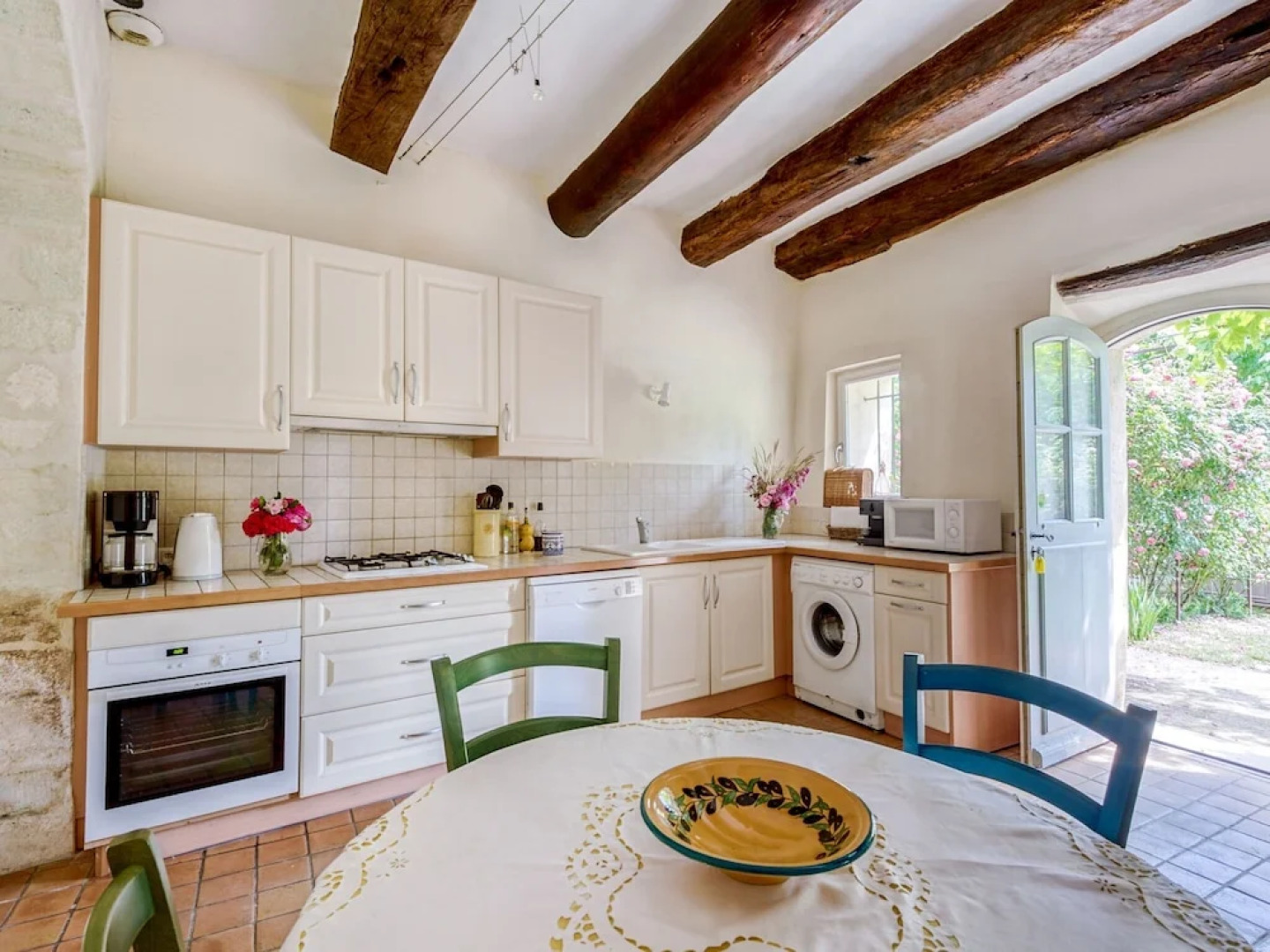 Quaint Holiday Home in Rustrel With Swimming Pool