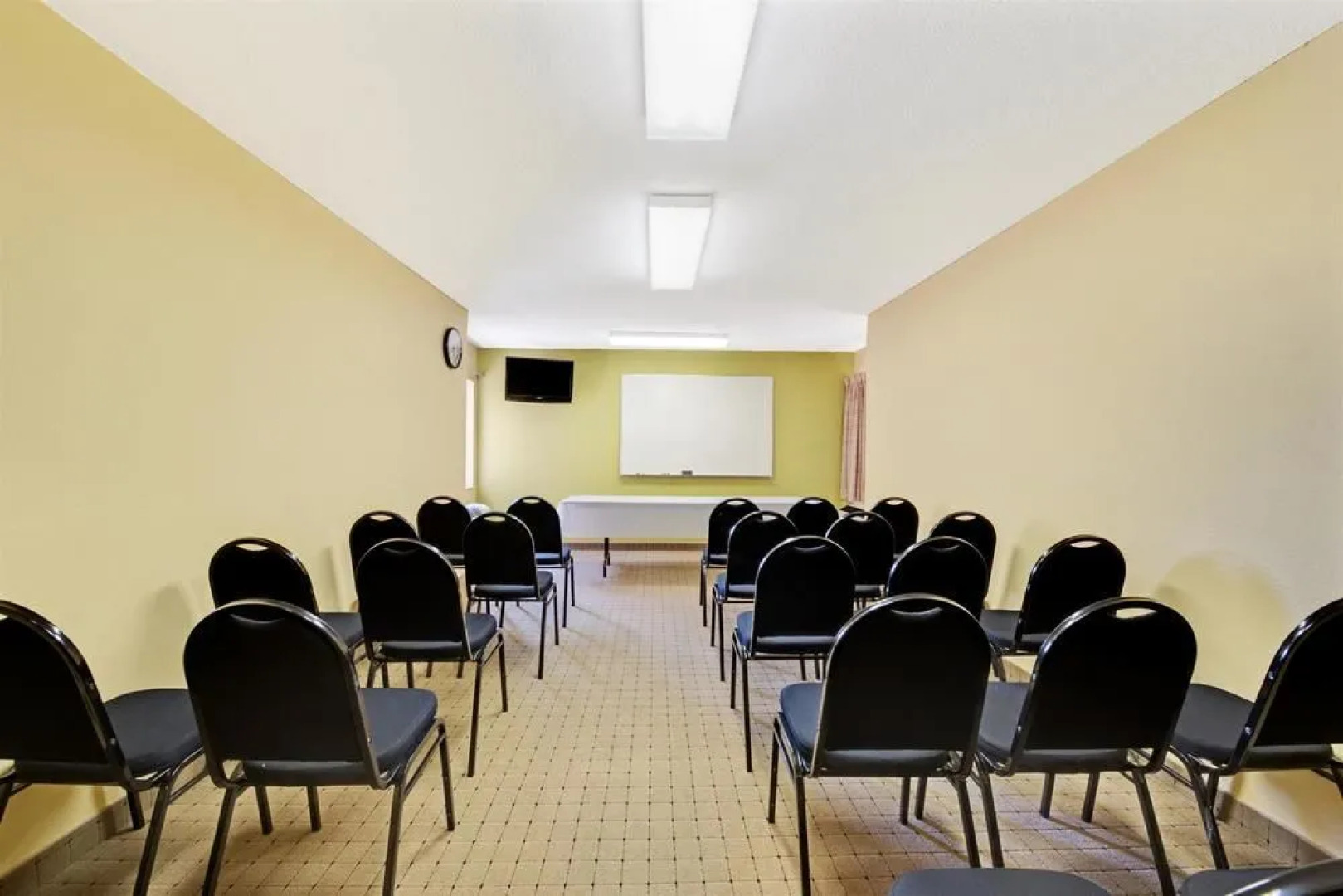 Days Inn & Suites by Wyndham DeSoto