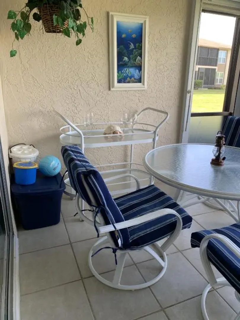 1st floor, Davis Lake View Condo, Minutes to Sanibel