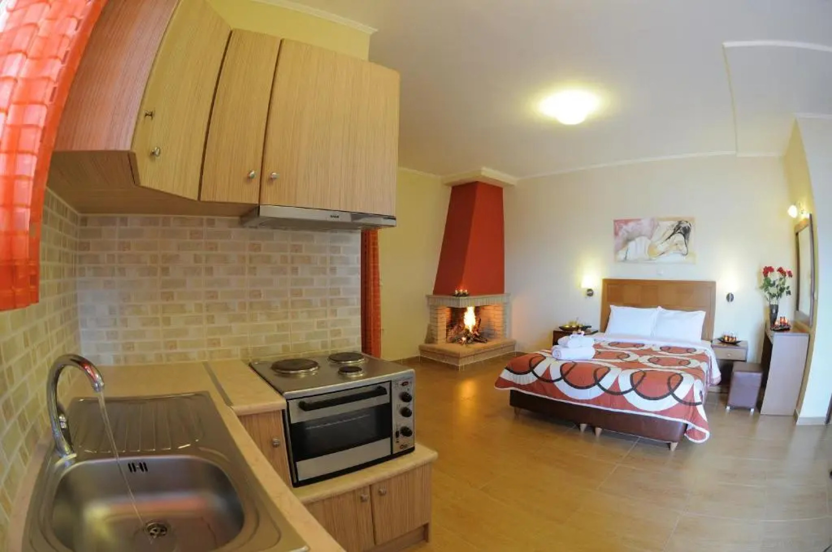 Faros Luxury Suites & Restaurant