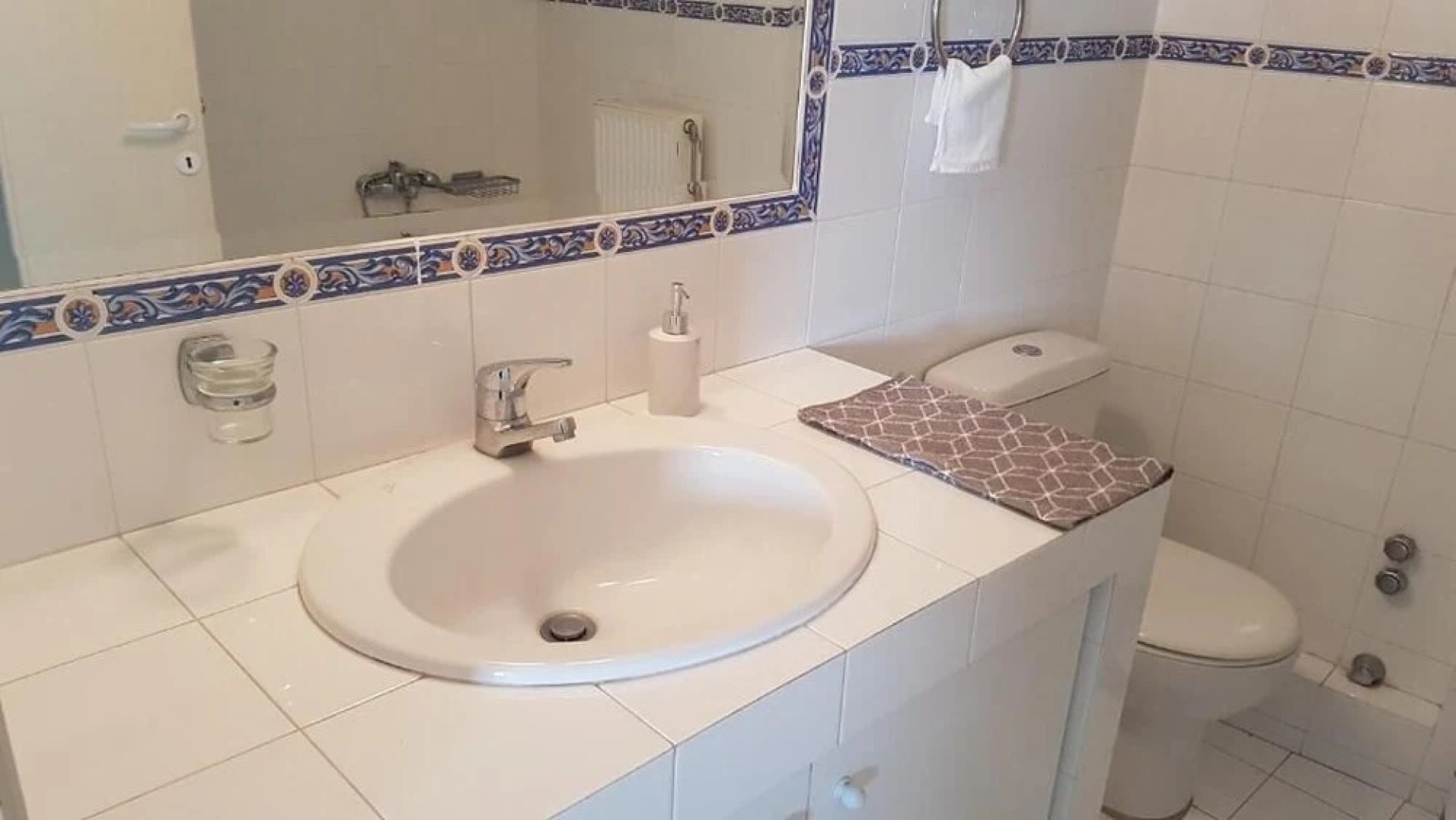 M1 George Apartment by the Airport