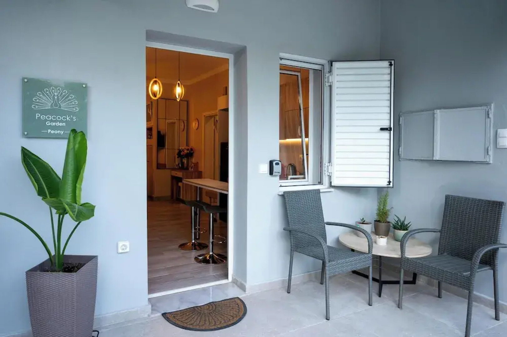 Peacock's Apartments