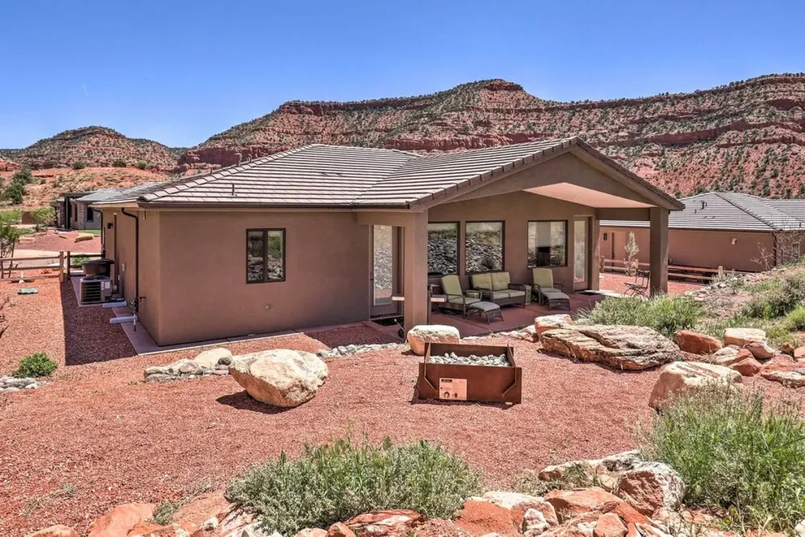 Day Trip to Zion: Home w/ Fire Pit & Pool Access