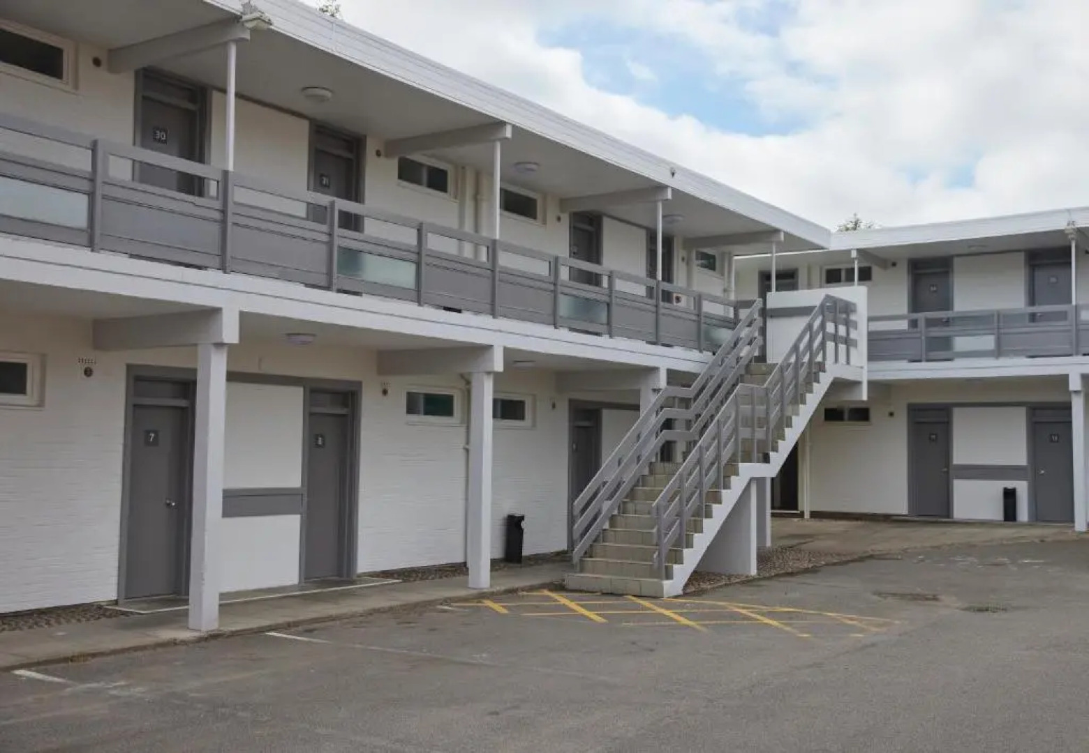 The Longshoot Hotel by Greene King Inns