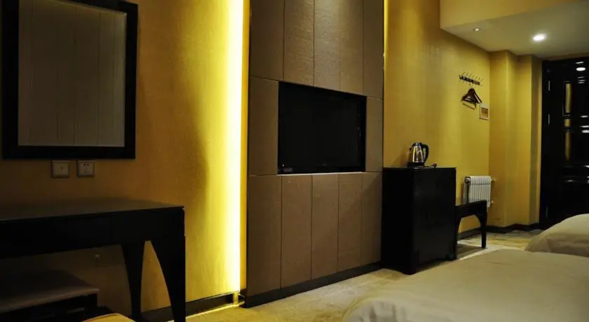 Manzhouli Aolong Business Hotel