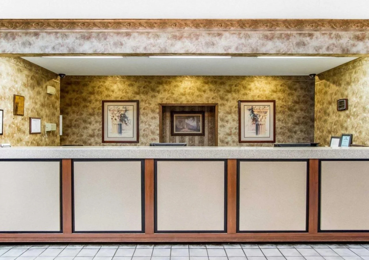 Executive Inn & Suites