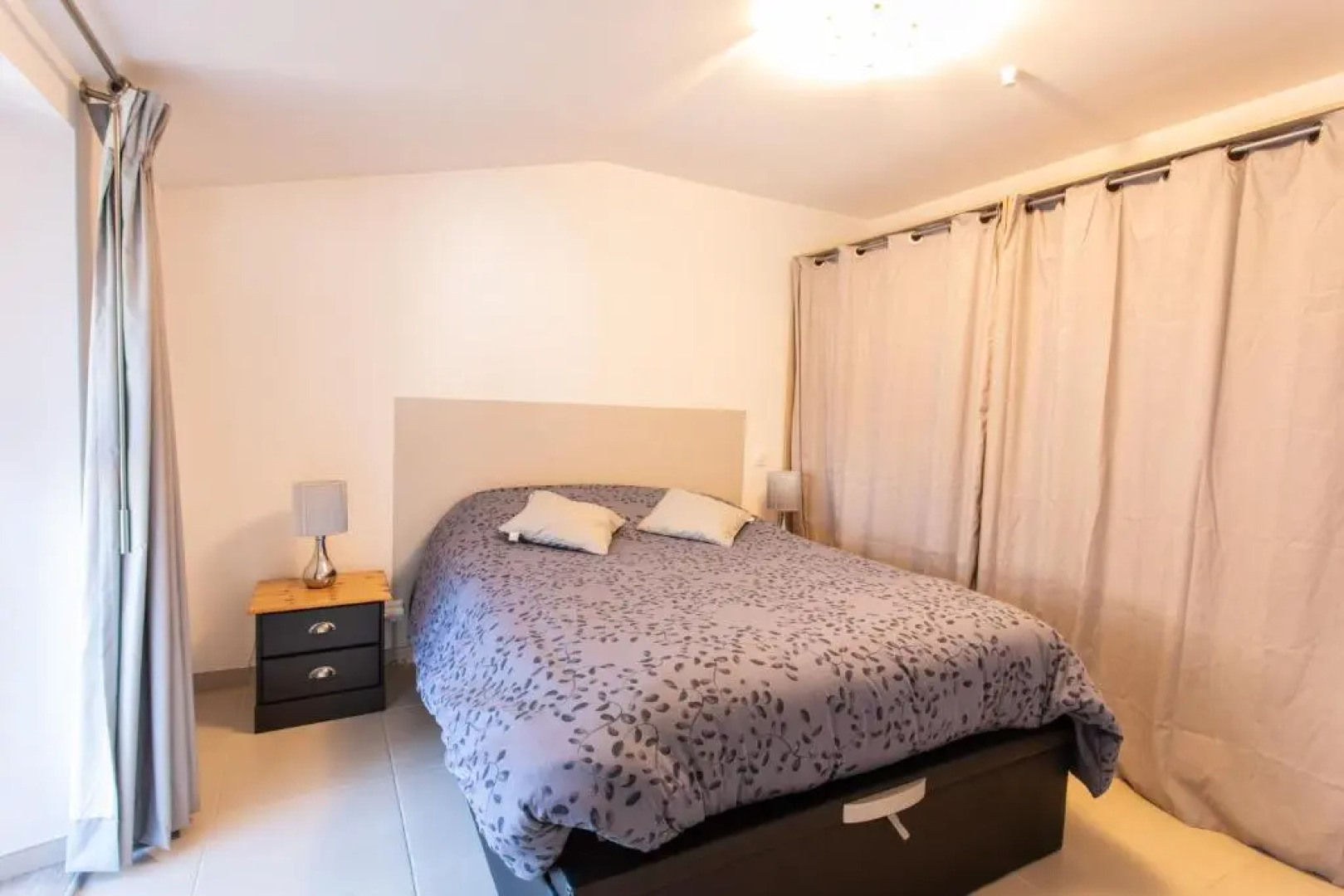 Le bélier 2nd étage avec balcon au centre ville d'Embrun