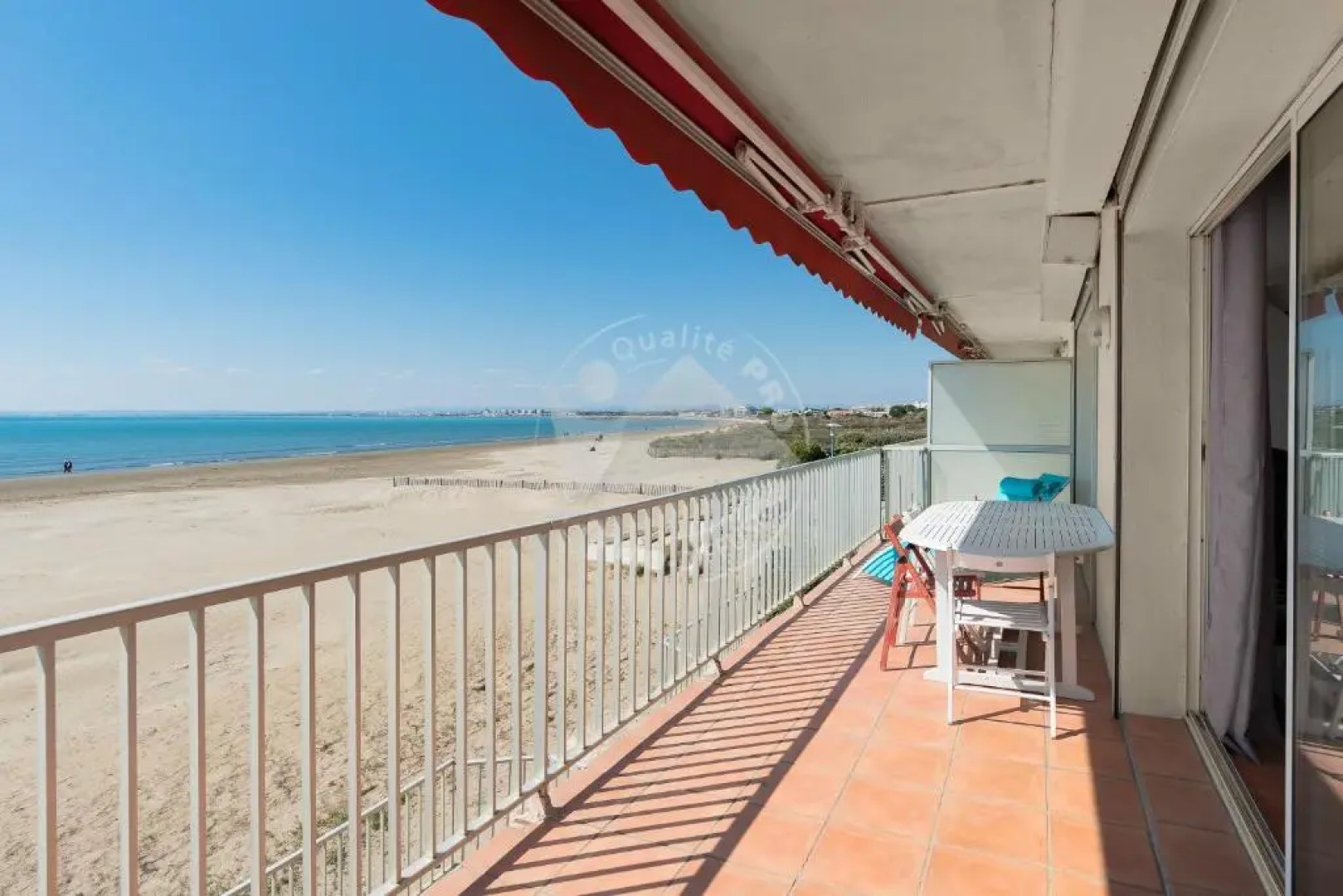 AS18069 - P3 Vue Mer exceptionnelle , sur la plage à 2 pas du Centre Ville