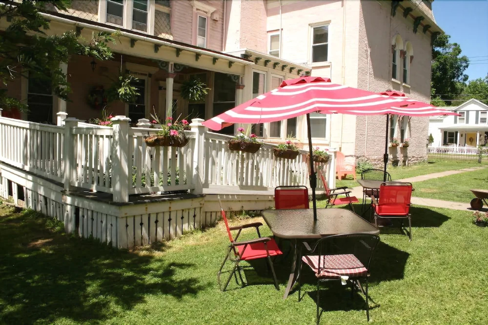 The Checkered Moose Inn