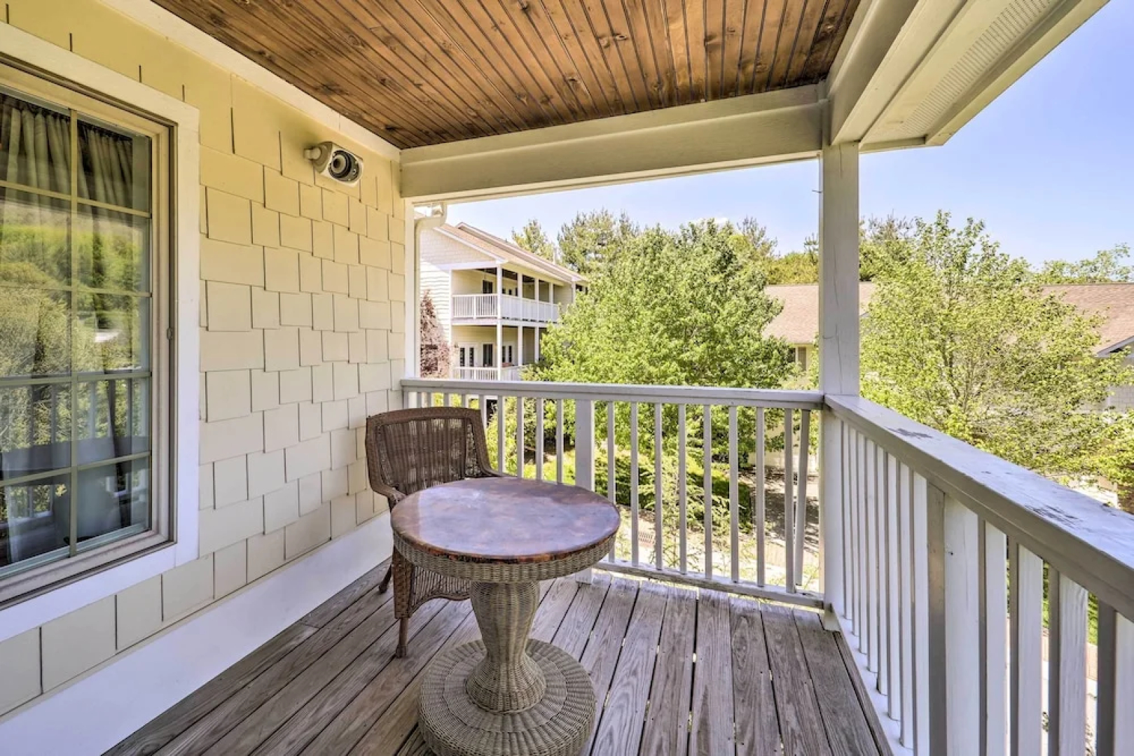 Chic Dtwn Townhouse w/ Hot Tub & Mtn Views!